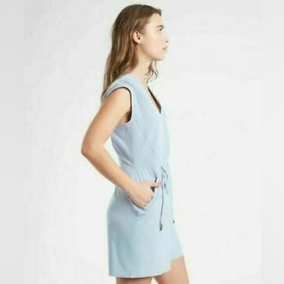 Athleta Marlow romper with packets in baby blue color size XS - Picture 3 of 15